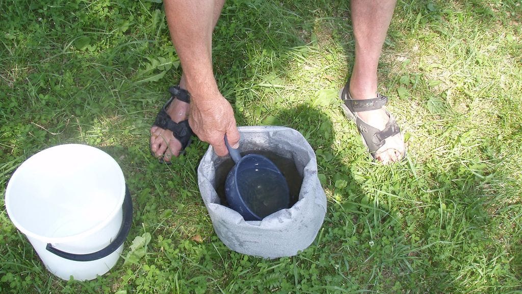 Sinilevää voi sudattaa järvi- tai merivedestä pesuvedeksi suodatinkankaan avulla.