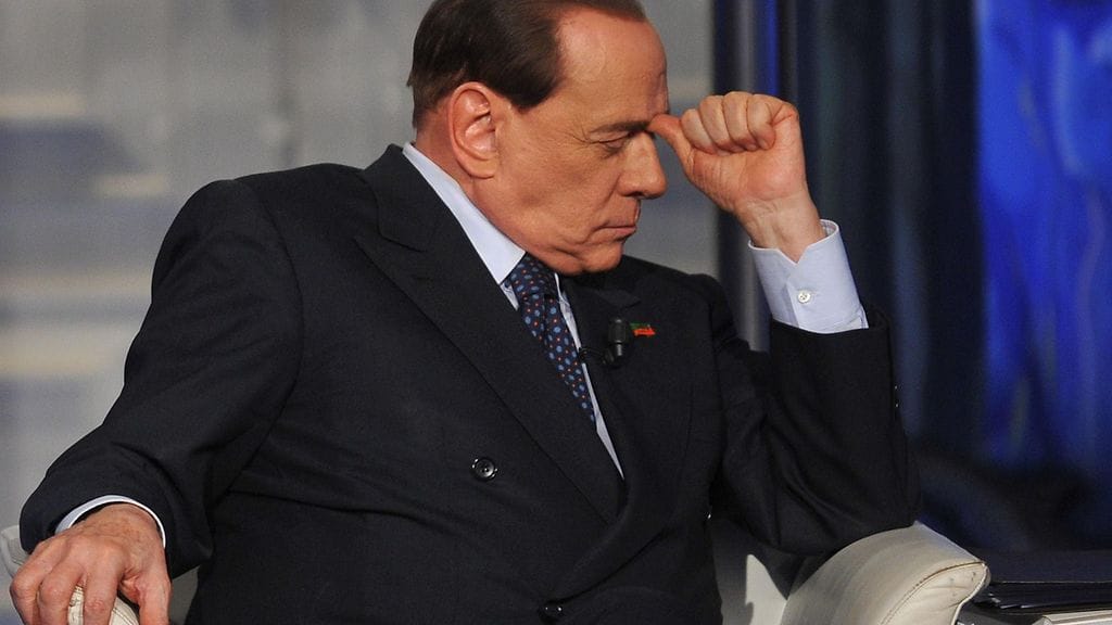79-vuotias Berlusconi kiidätettiin Milanossa sairaalaan sydämen oirelun takia, mutta miehen tiedottajan mukaan Berlusconin tila ei ole hengenvaarallinen.