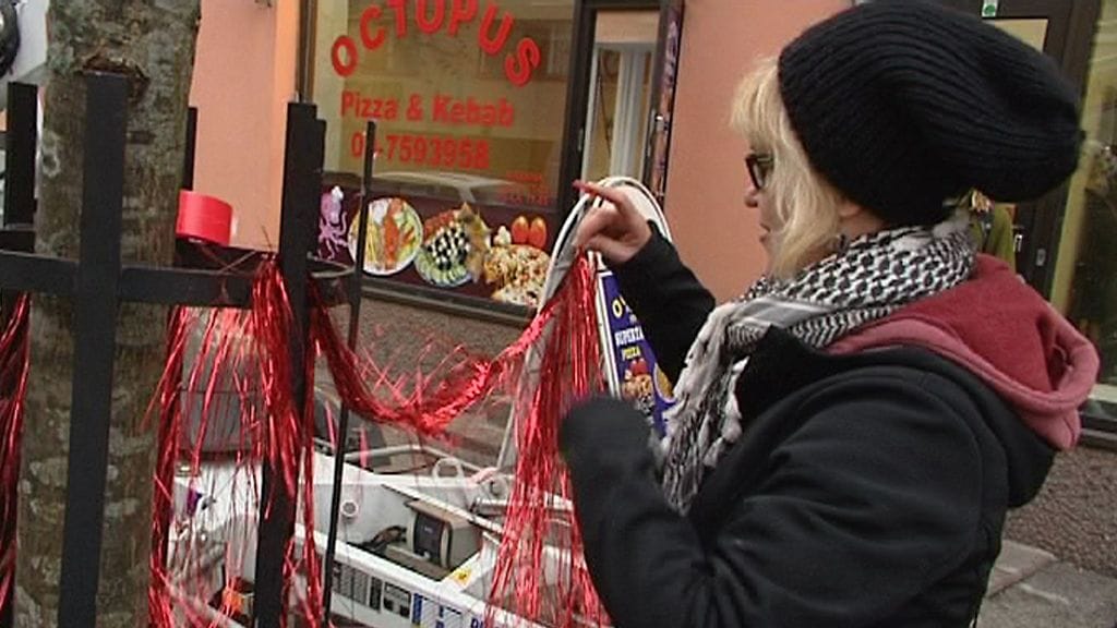 Kallio-liikkeen Marika Nikula kiinnitti uudenlaista joululoistoa Vaasankadun varteen.