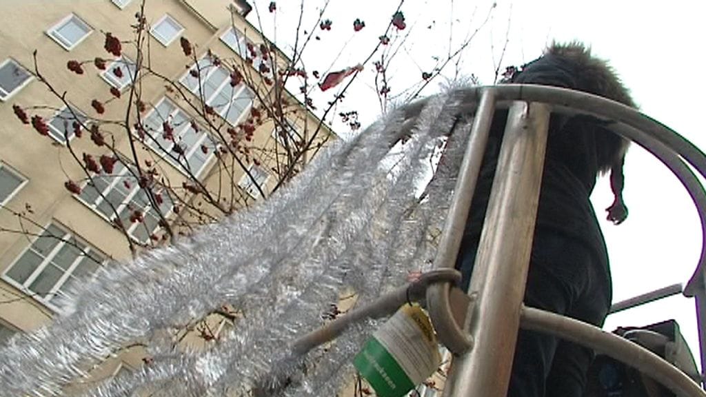 Joulukoristelua Helsingin Vaasankadulla.