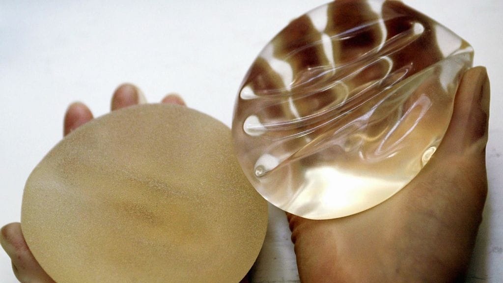 Erilaisia rintaimplantteja. Kuvan rintaimplantit eivät ole PIP-implantteja.