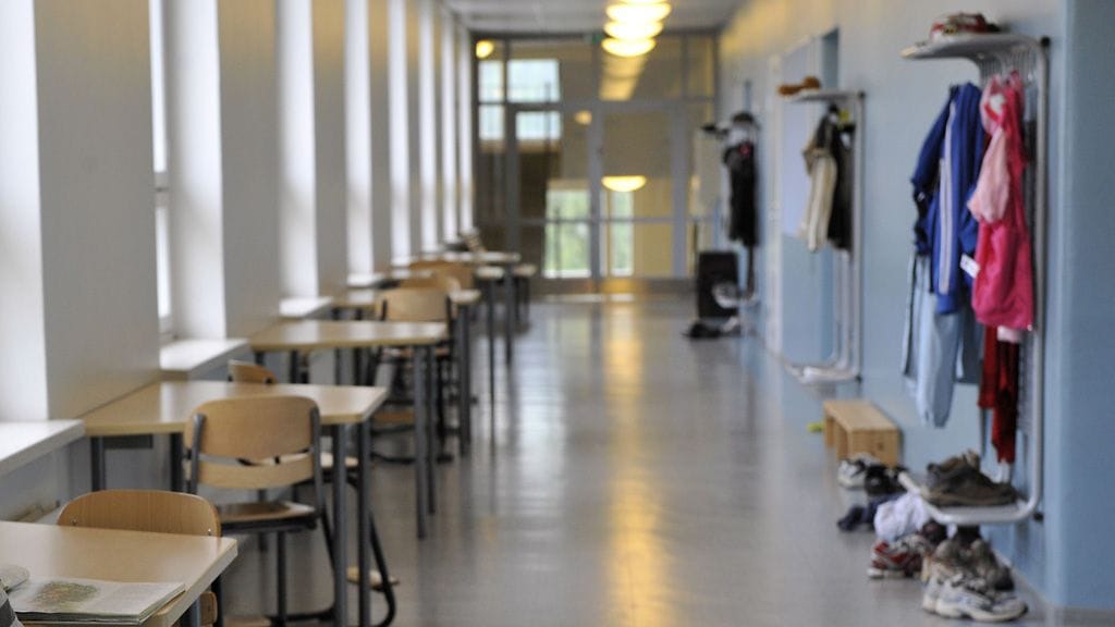 Opetusviraston mukaan opettajan käyttämät voimatoimet olivat tilanteessa ylimitoitettuja.