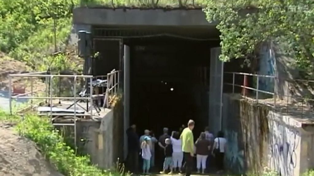 Pispalan harjun ali kulkeva vanha uittotunneli.