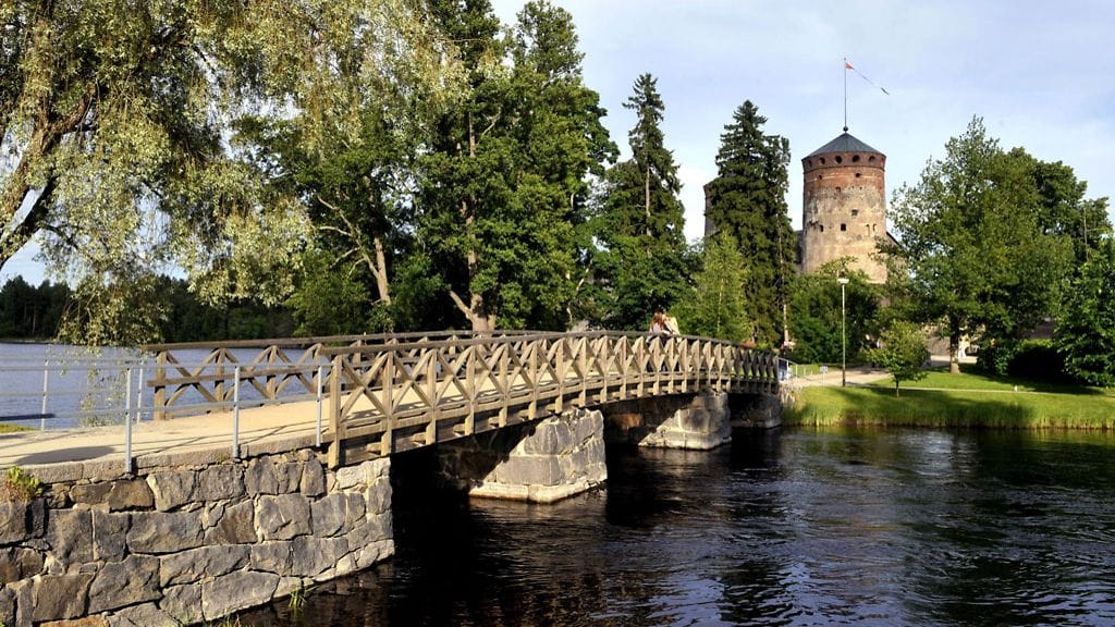 Vuonna 1991 perustettu unkarilainen Budapest Aircraft Service on lentänyt Helsinki–Savonlinna-reitillä helmikuusta lähtien. Vanha sopimus umpeutui lauantaina.