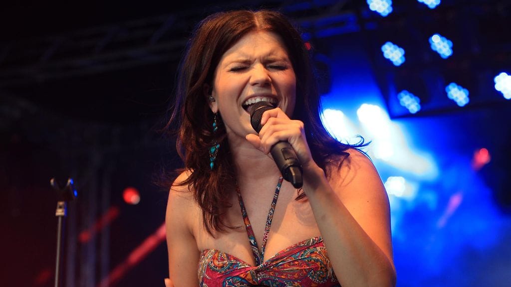 Suvi Teräsniska Turun Down By The Laituri -festivaaleilla 2014. (3)