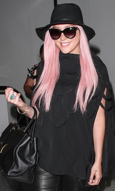 Keshan hiusvärinä on nähty myös hento pinkki.