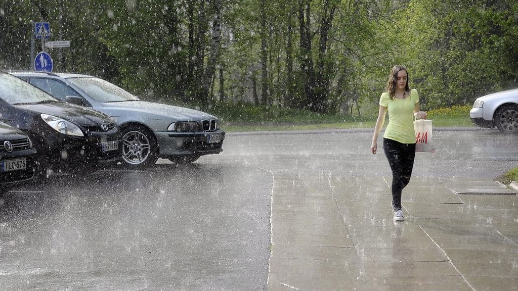 Kesä 2015 sijoittuu sateisuudessa sijalle kymmenen.