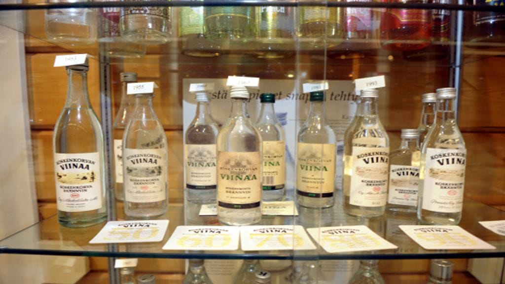 Pullokokoelma Koskenkorva museo Trahteerissa Koskenkorvan kylässä Ilmajoella 10. elokuuta 2011.