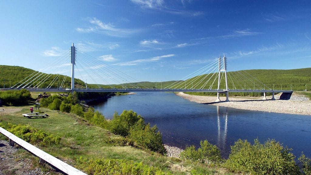 Saamen silta Nuorgamissa Norjan vastaisella rajalla.