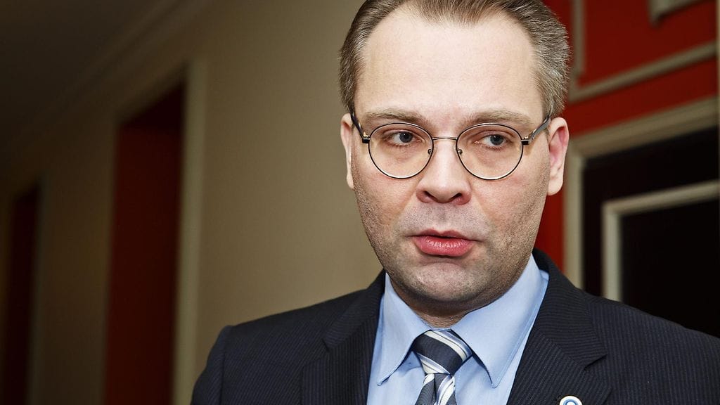 Ministerin mukaan Puolustusvoimien ohjeistuksia muutetaan, jos sille ilmenee tarvetta.