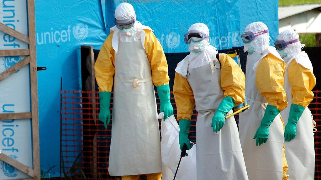 Terveydenhoidon työntekijöitä Liberiassa heinäkuussa 2014.