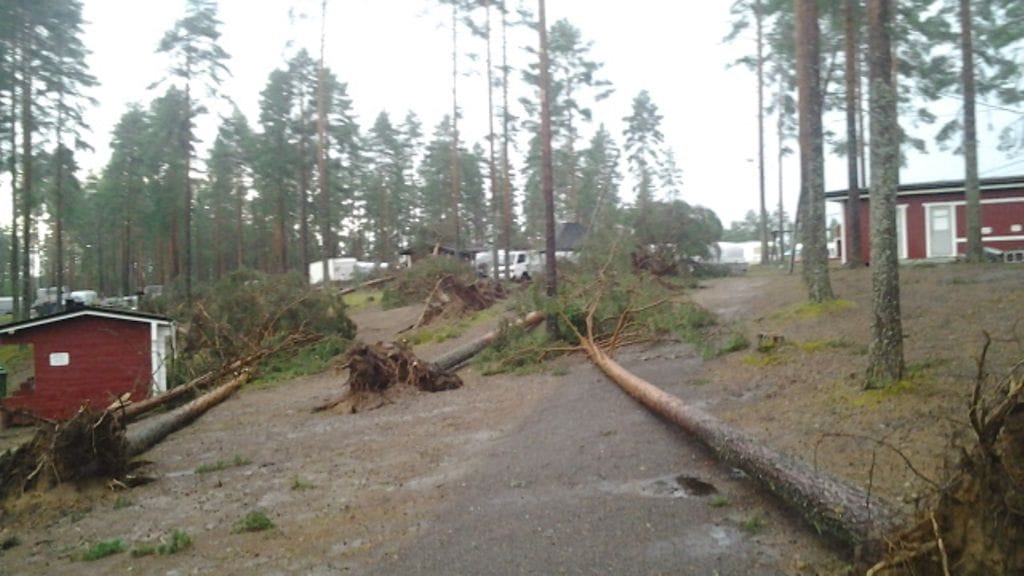 Myrskytuhoja Saarijärvellä Ahvenlammen leirintäalueella 31.7.2014.