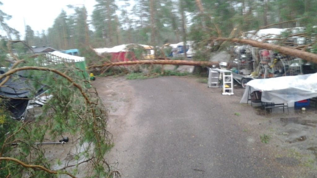 Myrskytuhoja Saarijärvellä Ahvenlammen leirintäalueella 31.7.2014.