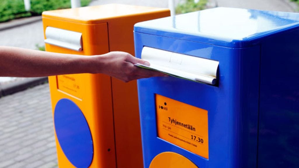 Posti korottaa korttien ja kirjeiden postimaksuja ensi kuussa.