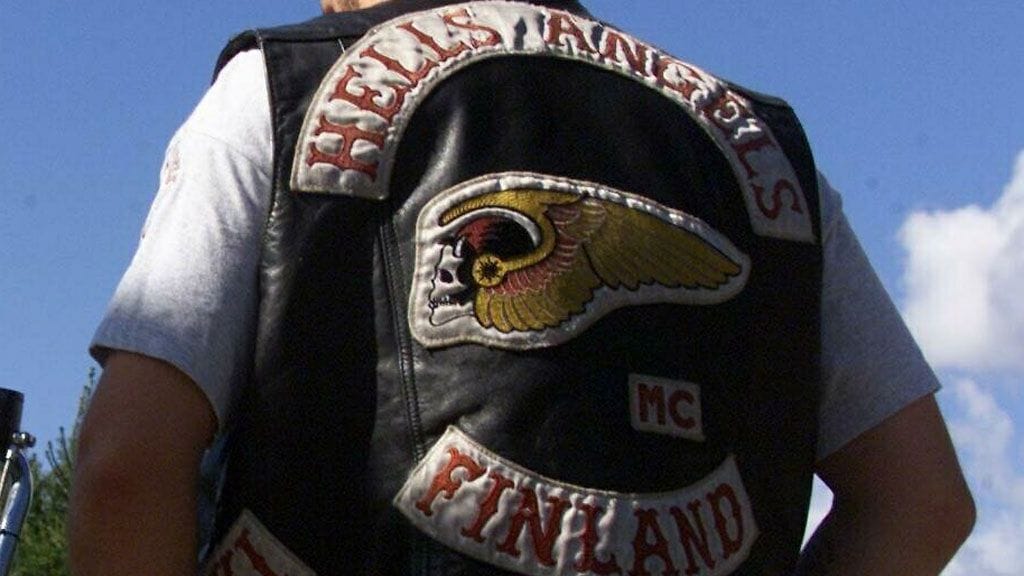 Helvetin enkeleitä vastaan alkoi tänään laaja oikeudenkäynti Espoossa.