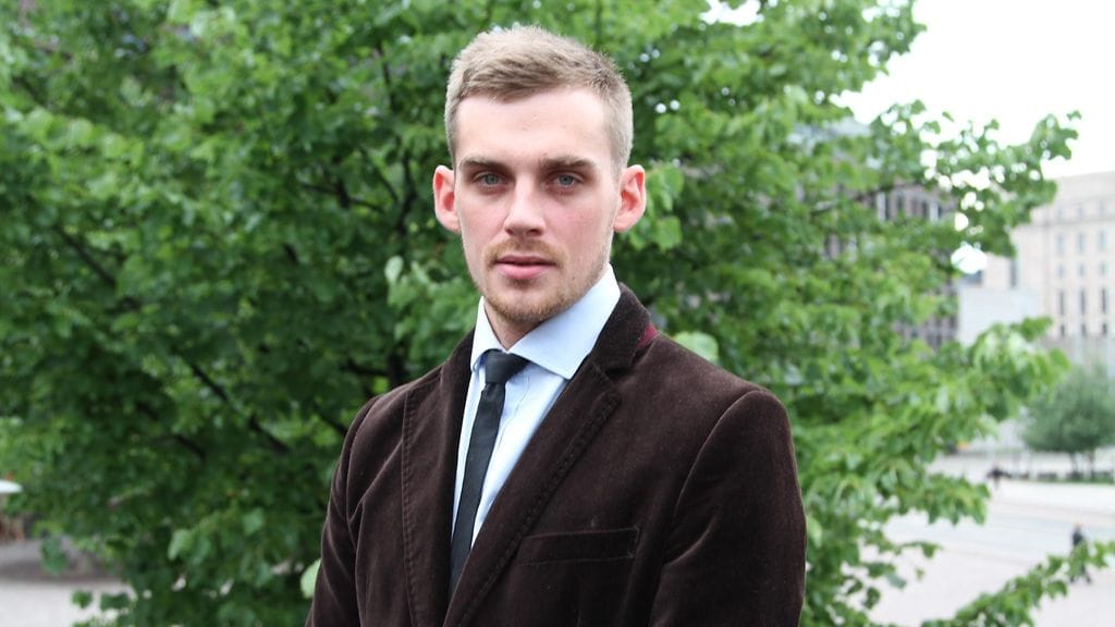 Lauri Tilkanen näyttelee suomalais-saksalaista upseeria Kätilö-elokuvassa.