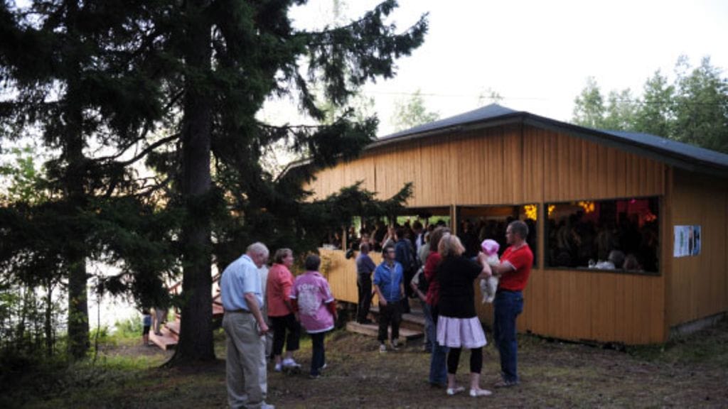 Vierailijoita Multiaista Satoa, kulttuuri- ja viihdetapahtumassa Multialla, Hallin tanssilavalla 20. heinäkuuta 2008. (Kuva: Martti kainulainen / Lehtikuva.)