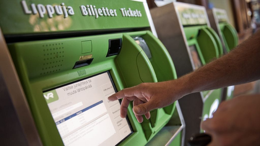 VR:n vertailukelpoinen liikevaihto laski edellisvuodesta kaikissa liiketoiminnoissa, mutta voimakkaimmin matkustajaliikenteen kaukoliikenteessä.