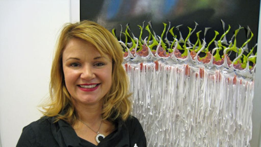 Muun muassa heijastimia valmistavan Saintex oy:n toimitusjohtaja Susanna Blomqvist.