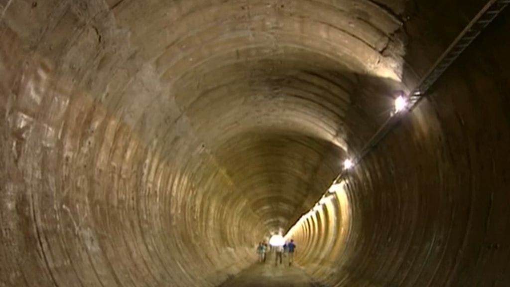 Pispalan harjun ali kulkeva uittotunneli.
