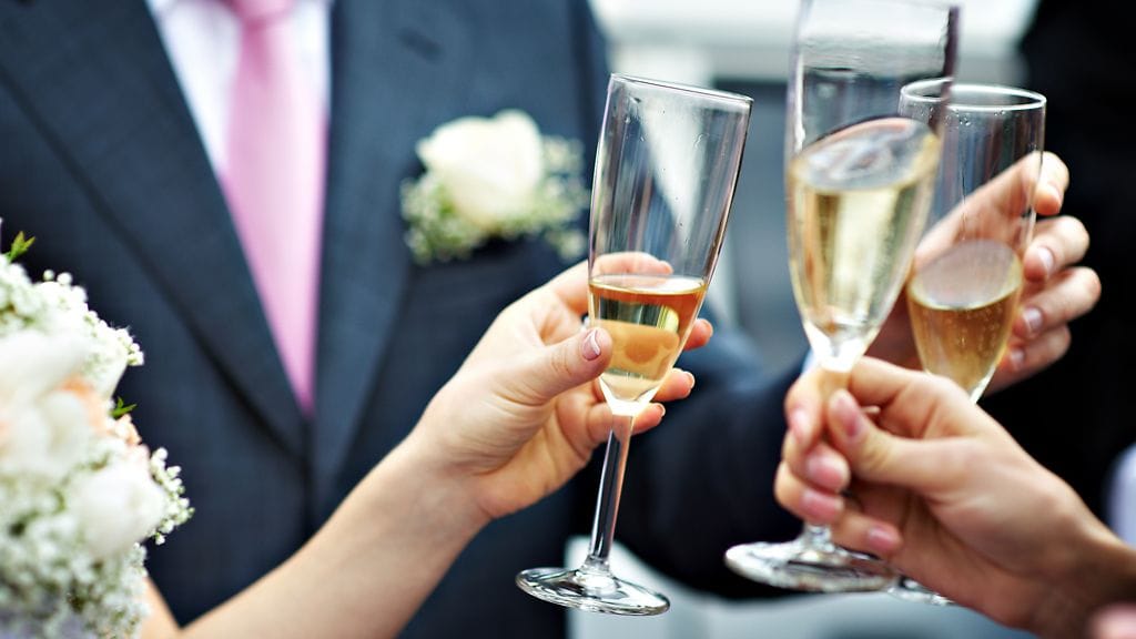 Ilostuta juhlavieraita hääpuheellasi.