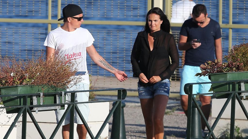 Kimi Räikkönen ja Minttu Virtanen toivat esikoisensa Suomeen.