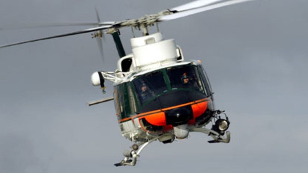 Arkistokuva. Kainuun pelastuslaitoksen lisäksi sammutustöihin on osallistunut Rajavartiolaitoksen helikopteri.