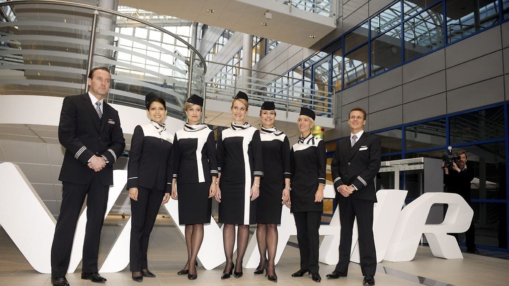 Finnair otti käyttöön uudet virka-asut joulukuussa 2011.