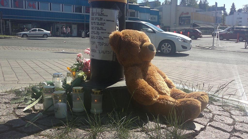 Hyvinkäällä on muisteltu yöllisen ampumisen uhreja.