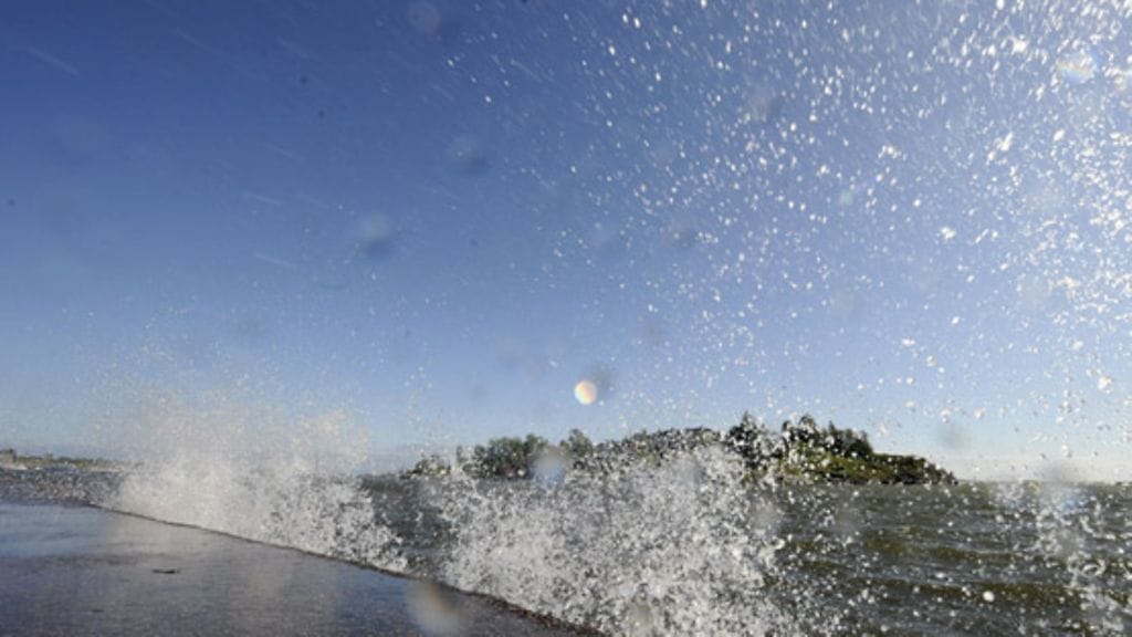 Veneilijöitä kehotetaan välttämään vesille lähtemistä.