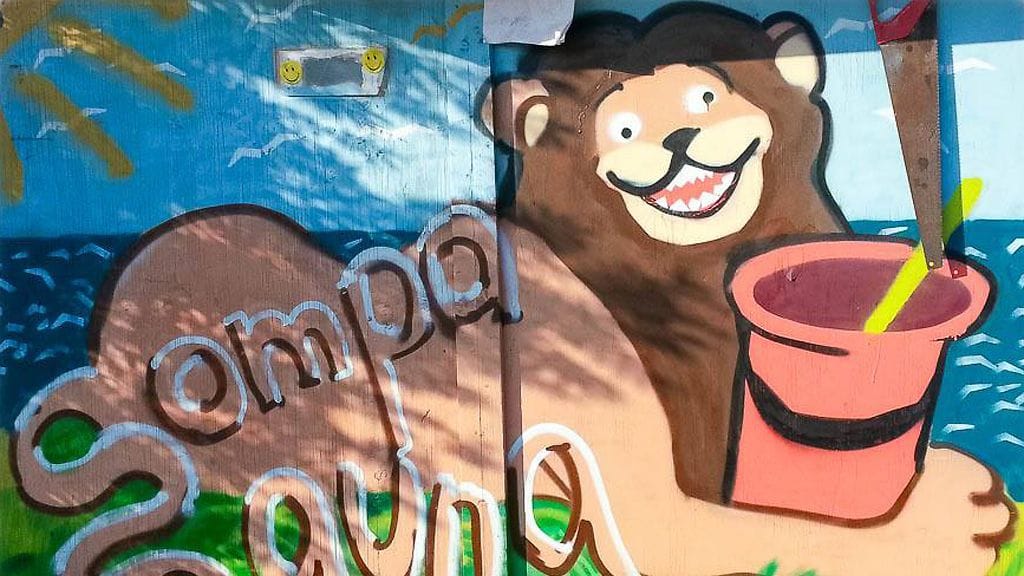 Sompasauna on purettu Helsingin Kalasatamasta. Kuva Sompasaunan Facebook-sivulta.