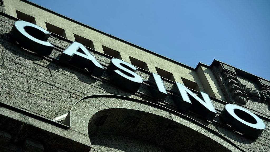 Jättipotin pelikoneesta voittanut mies aikoo sijoittaa Talvivaaran osakkeisiin.