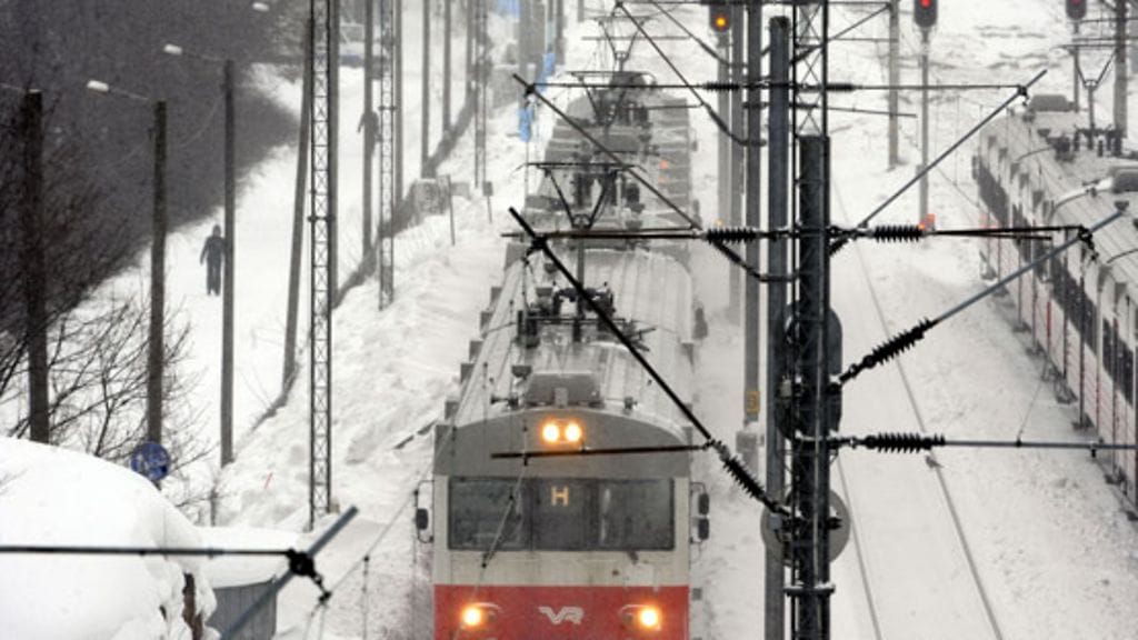 Junaliikenne on keskeytetty Tampereen ja Jämsän sekä Tampereen ja Vilppulan välisillä rataosuuksilla laajan turvalaitehäiriön takia.