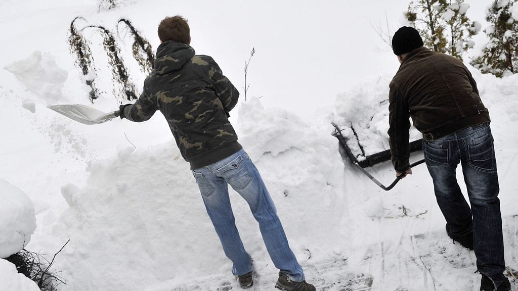 Lumikola saa levätä viikonlopun yli.