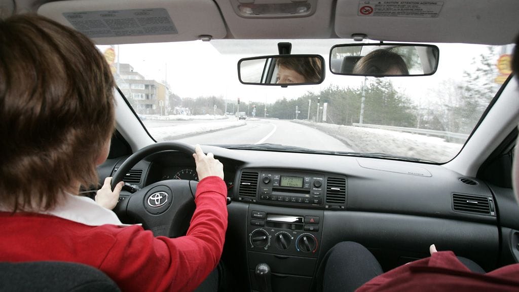 Kuvan henkilöt eivät liity ajopelkoon.