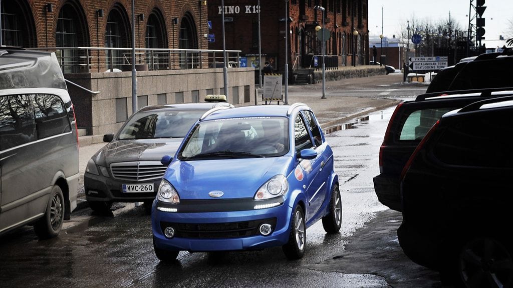 Kuvituskuvaa, kuvan mopoauto ei liity tapahtuneeseen.