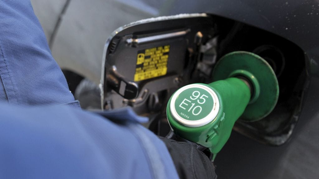 Valitsemalla tankkauspaikan voi säästää pitkän pennin.