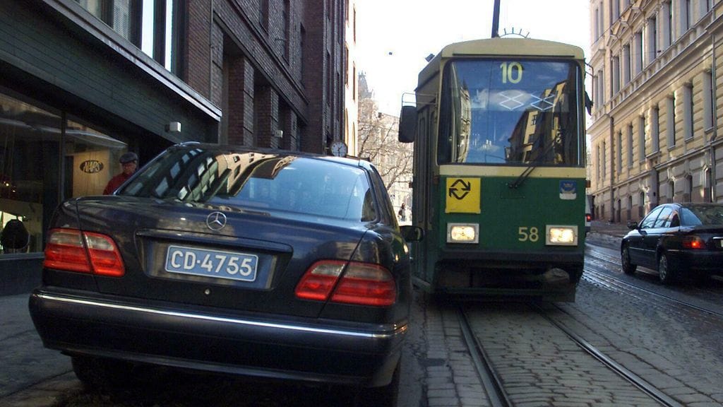 Esimerkiksi diplomaattiautot ovat vapautettuja ajoneuvoverosta.