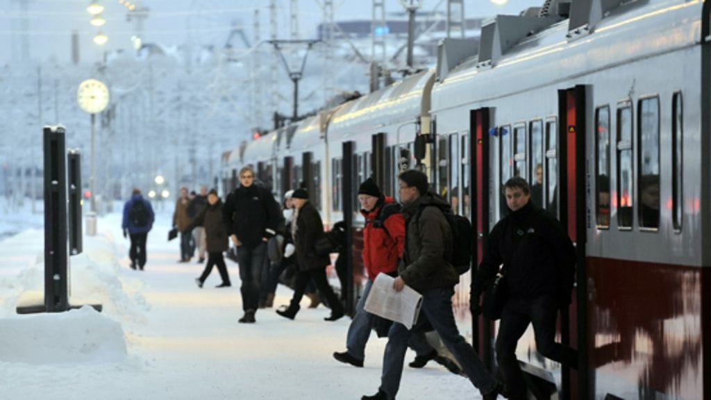 Aamuista työmatkaliikennettä Helsingin päärautatieasemalla.