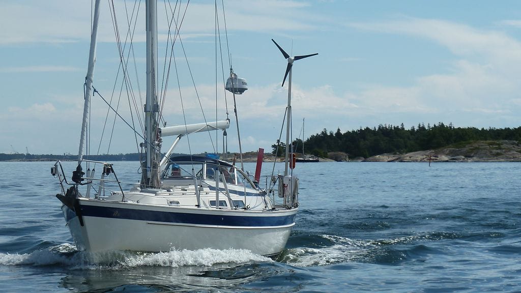 Purjevene Hangon vesillä heinäkuussa 2012.