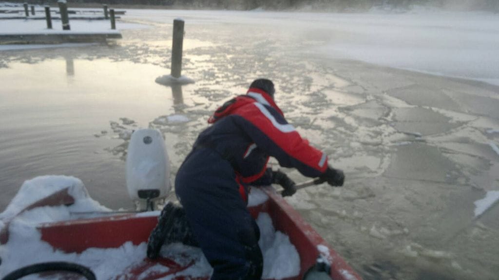 Sääkuvat maaliskuu 2013 Moottorivene pakkasessa