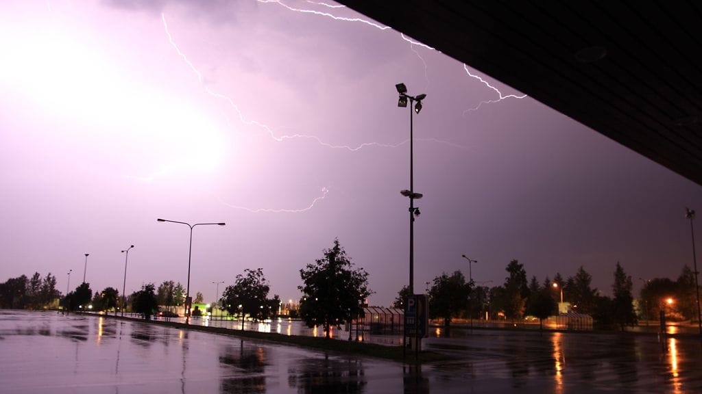 Salamat iskivät Tampereella 30.7.2012. Kuva: Joni Stenberg