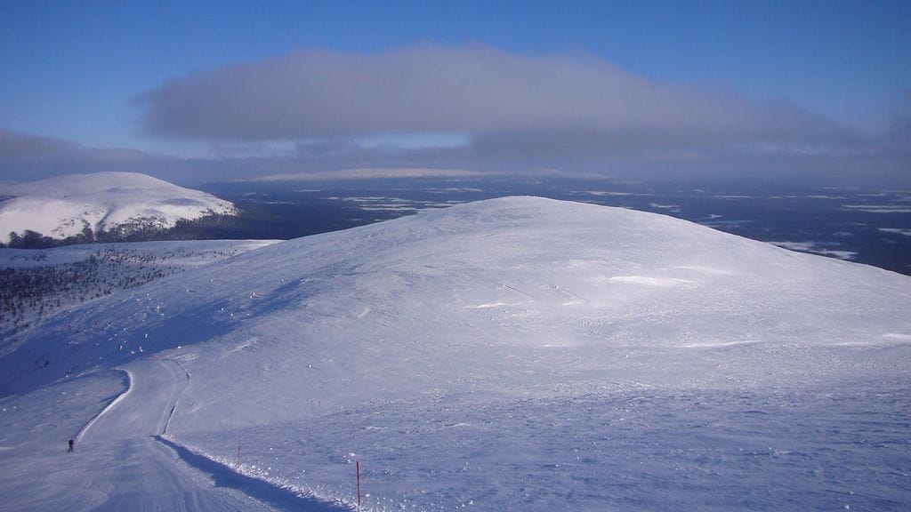 Aurinkoinen talvipäivä Ylläksellä 2010.