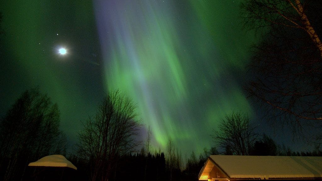 Revontulten esiintymisalueet määräytyvät geomagneettisten napojen perusteella.
