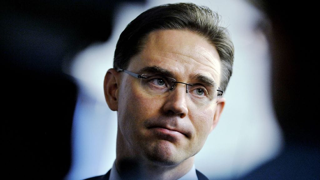 Pääministeri Jyrki Katainen seurasi tennisottelua kuninkaallisessa seurassa.