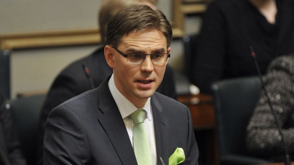 Pääministeri Jyrki Katainen puhuu valtiopäivien avauskeskustelussa eduskunnan kyselytunnilla Helsingissä 10. helmikuuta 2012.