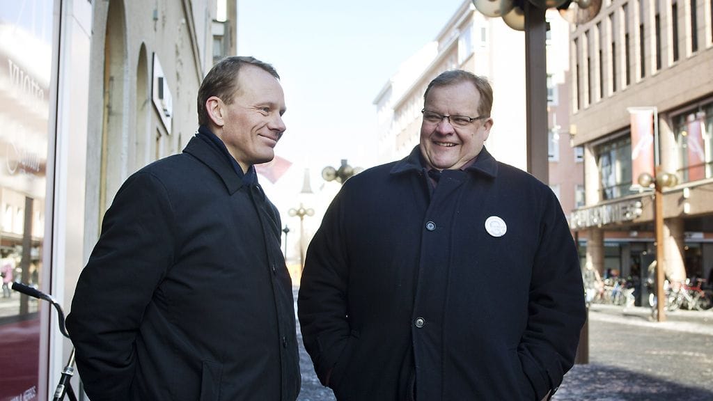 AKT:n puheenjohtaja Timo Räty ja varapuheenjohtaja Veijo Ruonala (oik.).