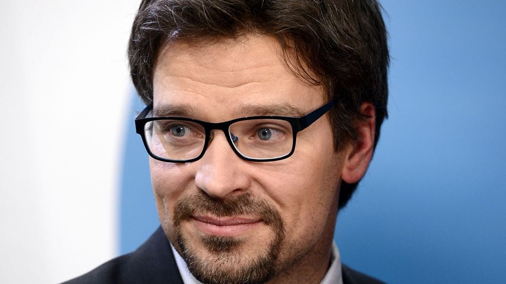 Ympäristöministeri Ville Niinistö kehottaa Talvivaara-yhtiötä katsomaan itseään peiliin.