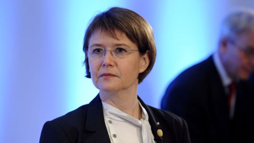 Syyttäjän mukaan rehtori Tuula Teeri (kuvassa) laiminlöi velvoitteen hankkia luottamusmiehen irtisanomiseen vaadittava työntekijöiden enemmistön suostumus.