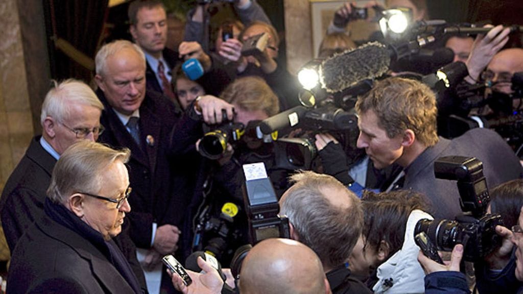 Presidentti Martti Ahtisaari saapui Osloon 8.12.2008. LEHTIKUVA